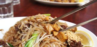 Easy breakfast! 4 healthy smoothie bowl recipes to start